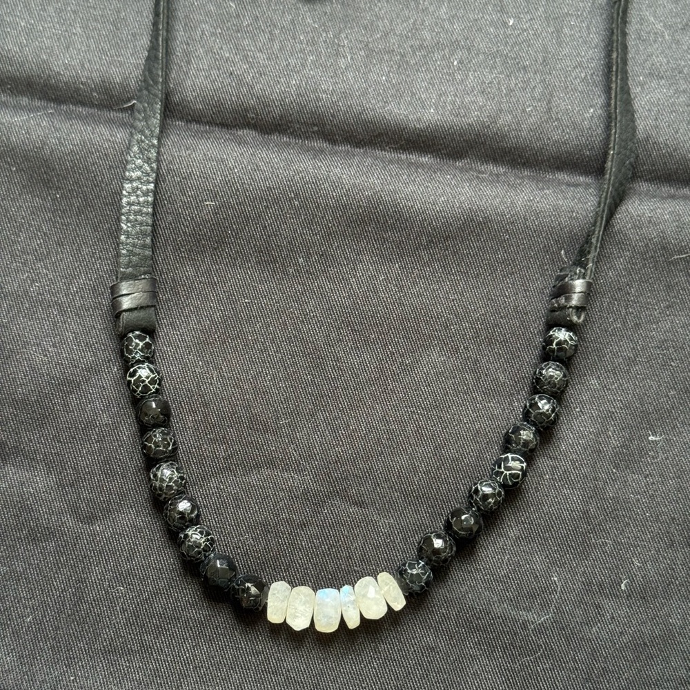✨Anthro Necklace✨ - Picture 2 of 7
